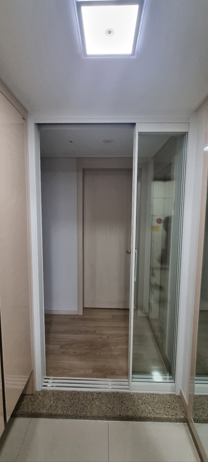 3717940636_Q7s3kobj_dbf581f251612730a2e2a32bb66f8228a64f0d2f.jpg 이미지크게보기